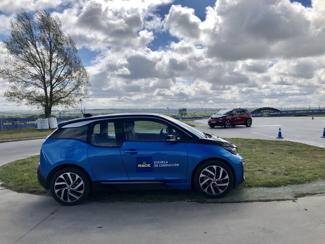 Cursos de conducción con el BMW i3