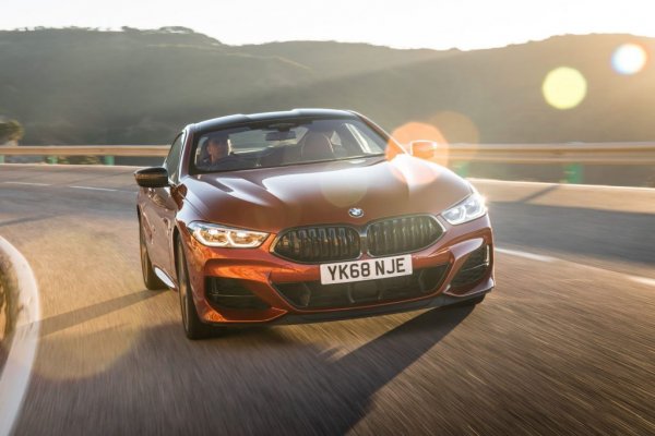 BMW M850i Coupé en Sunset Orange