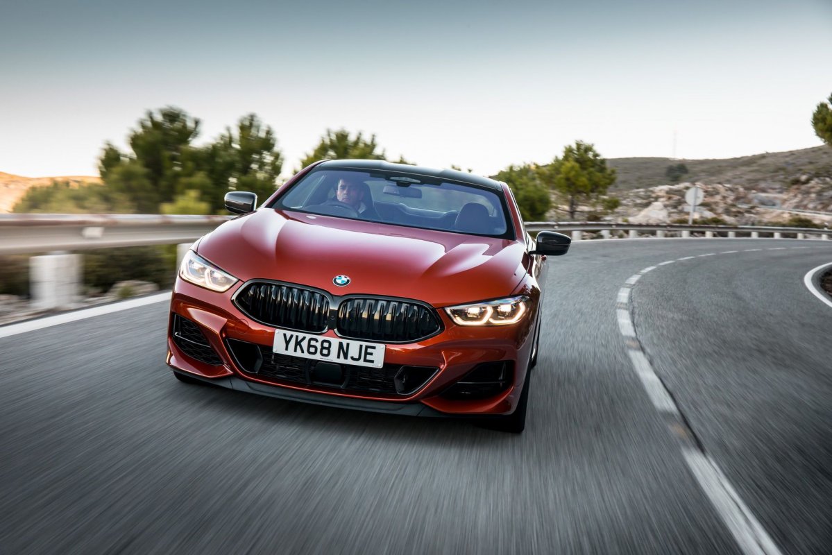 BMW M850i Coupé en Sunset Orange
