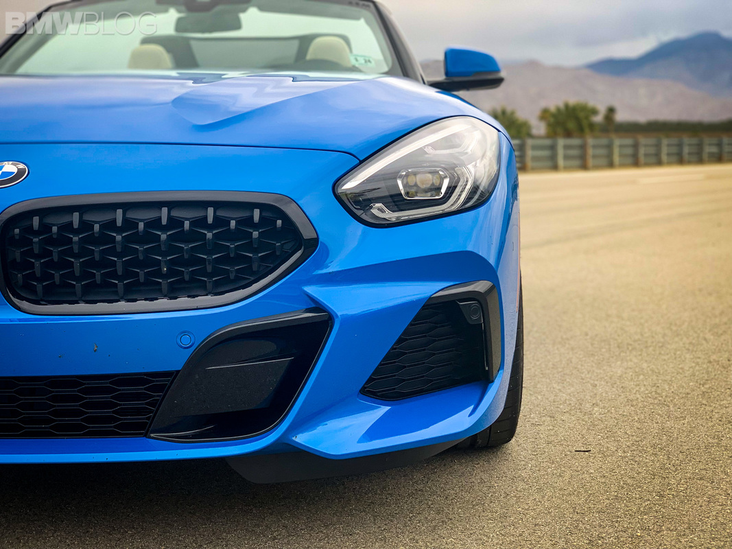 BMW Z4 en color Azul Misano