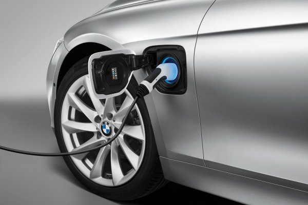 BMW lanza un torpedo a la línea de flotación de Mercedes
